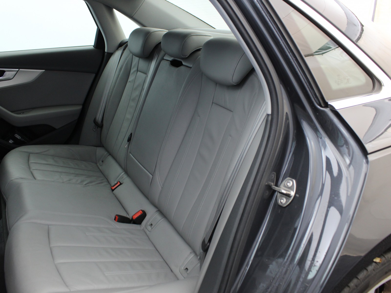 AUDI - A4 - #181617 - 8
