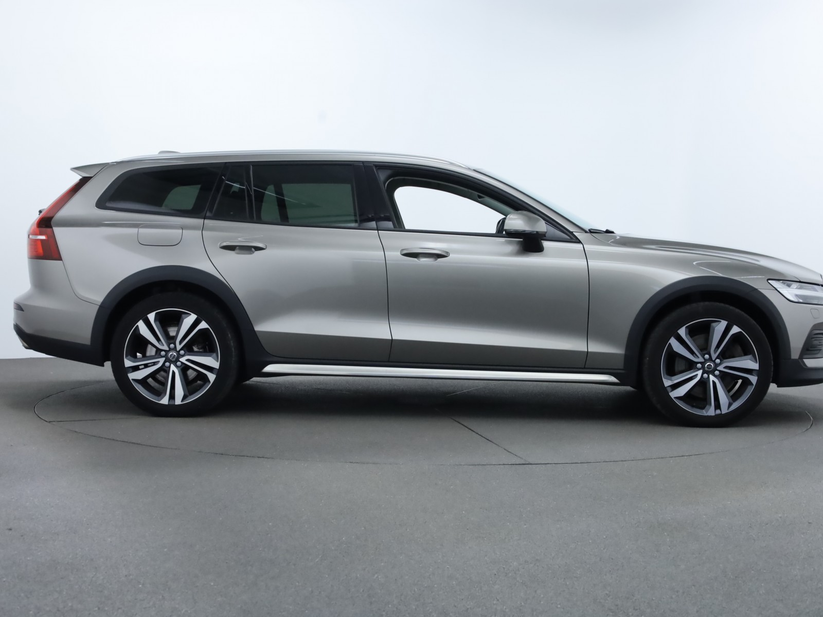 VOLVO - V60 CROSS COUNTRY - #181758 - 15