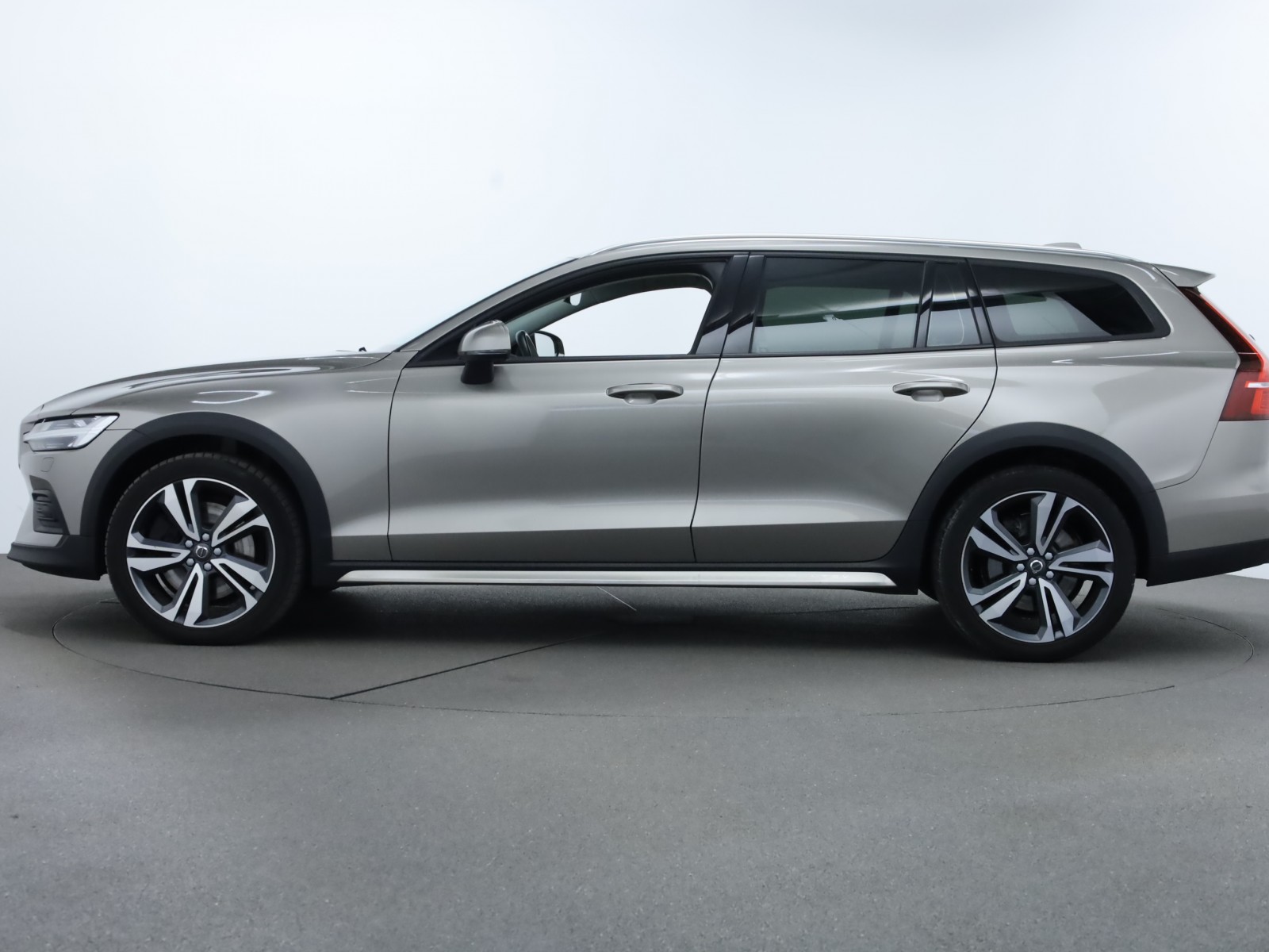 VOLVO - V60 CROSS COUNTRY - #181758 - 16