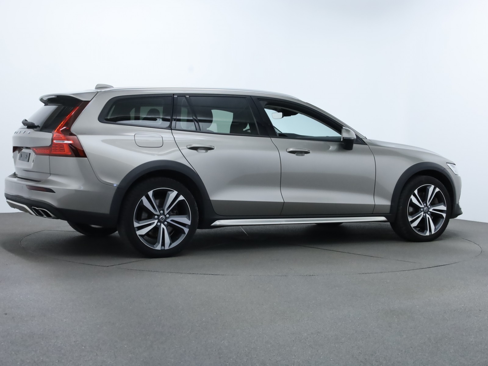 VOLVO - V60 CROSS COUNTRY - #181758 - 20