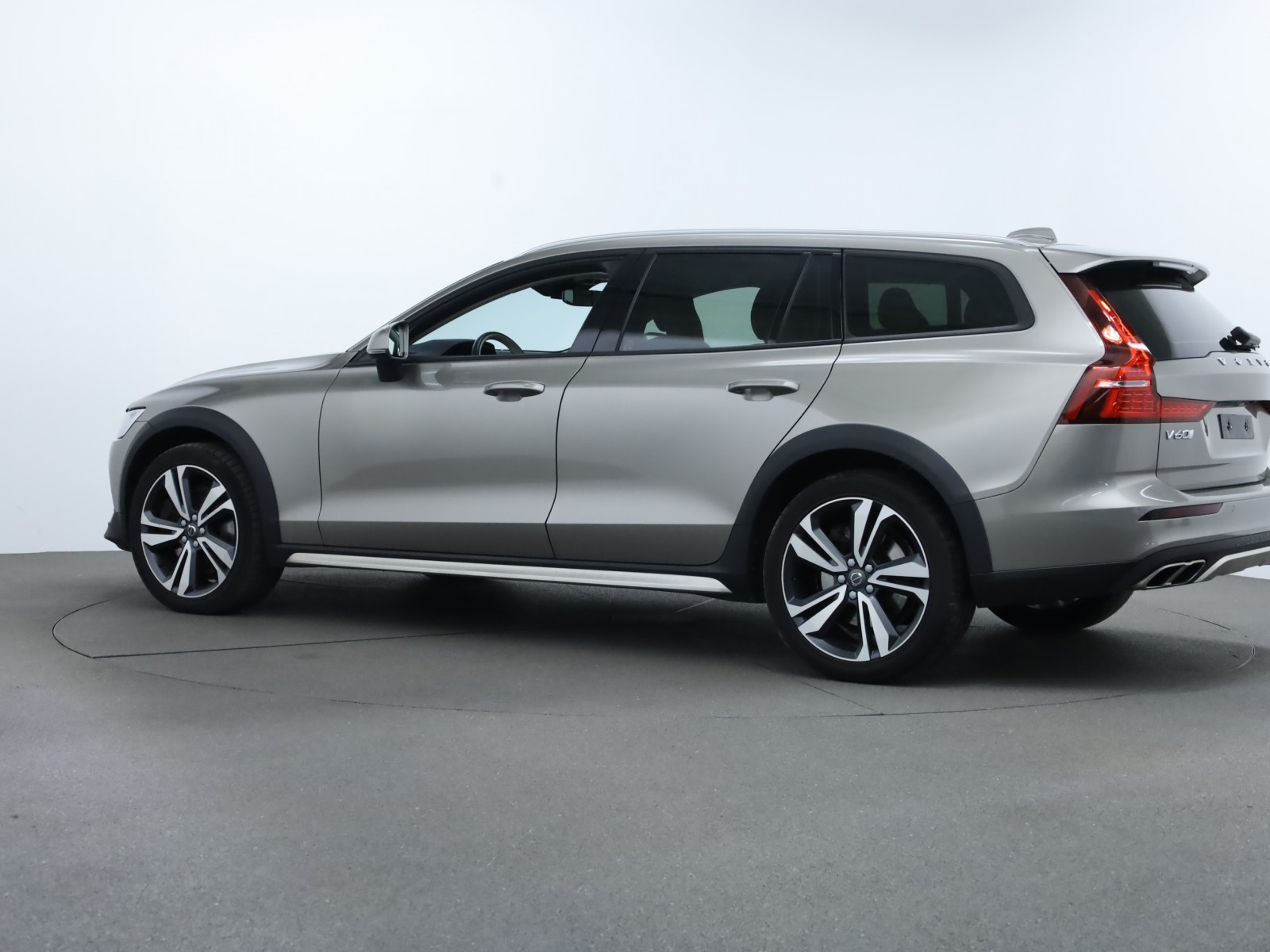 VOLVO - V60 CROSS COUNTRY - #181758 - 21