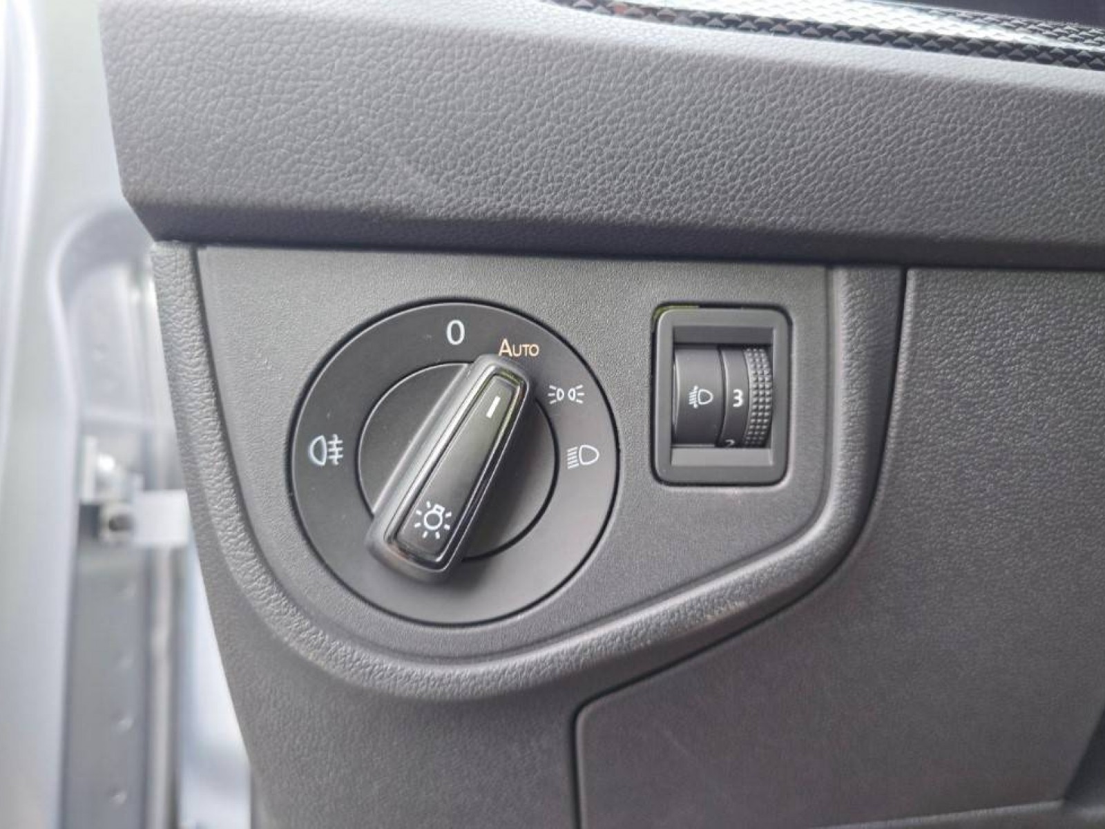 VOLKSWAGEN - POLO - #842797 - 7