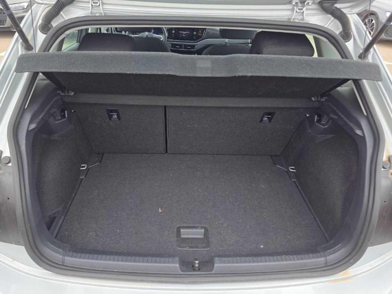 VOLKSWAGEN - POLO - #842797 - 17