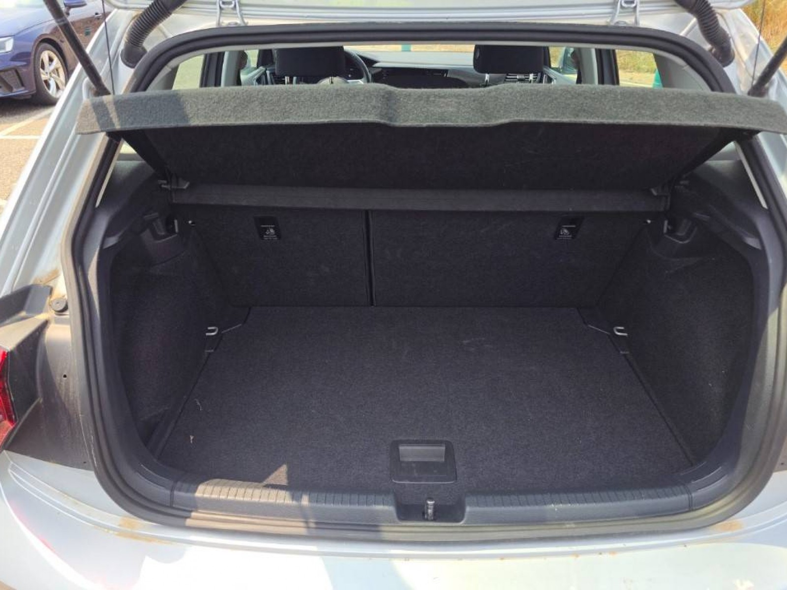 VOLKSWAGEN - POLO - #842796 - 18