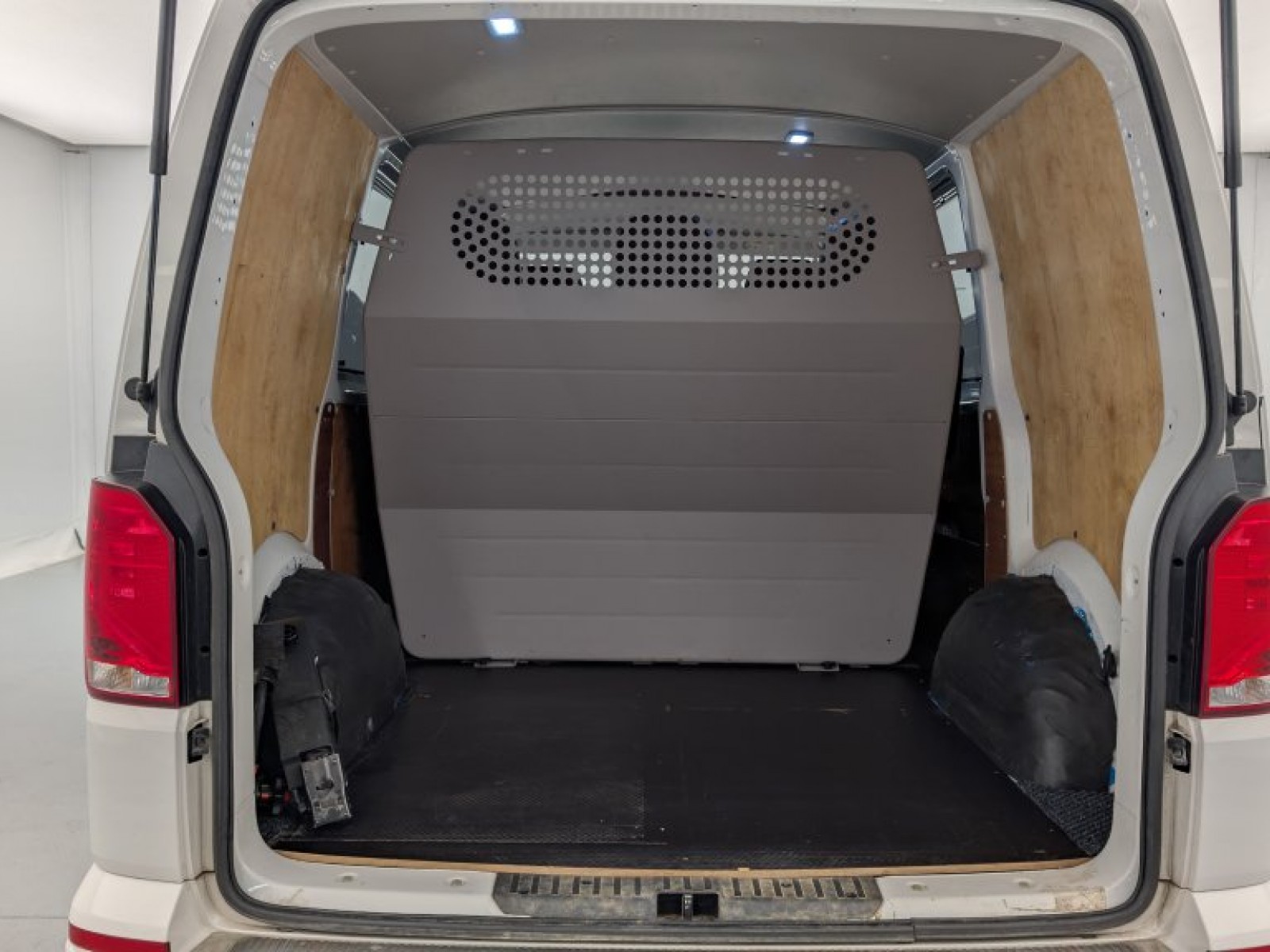 VOLKSWAGEN - Transporter 6.1 Procab - #842719 - 24