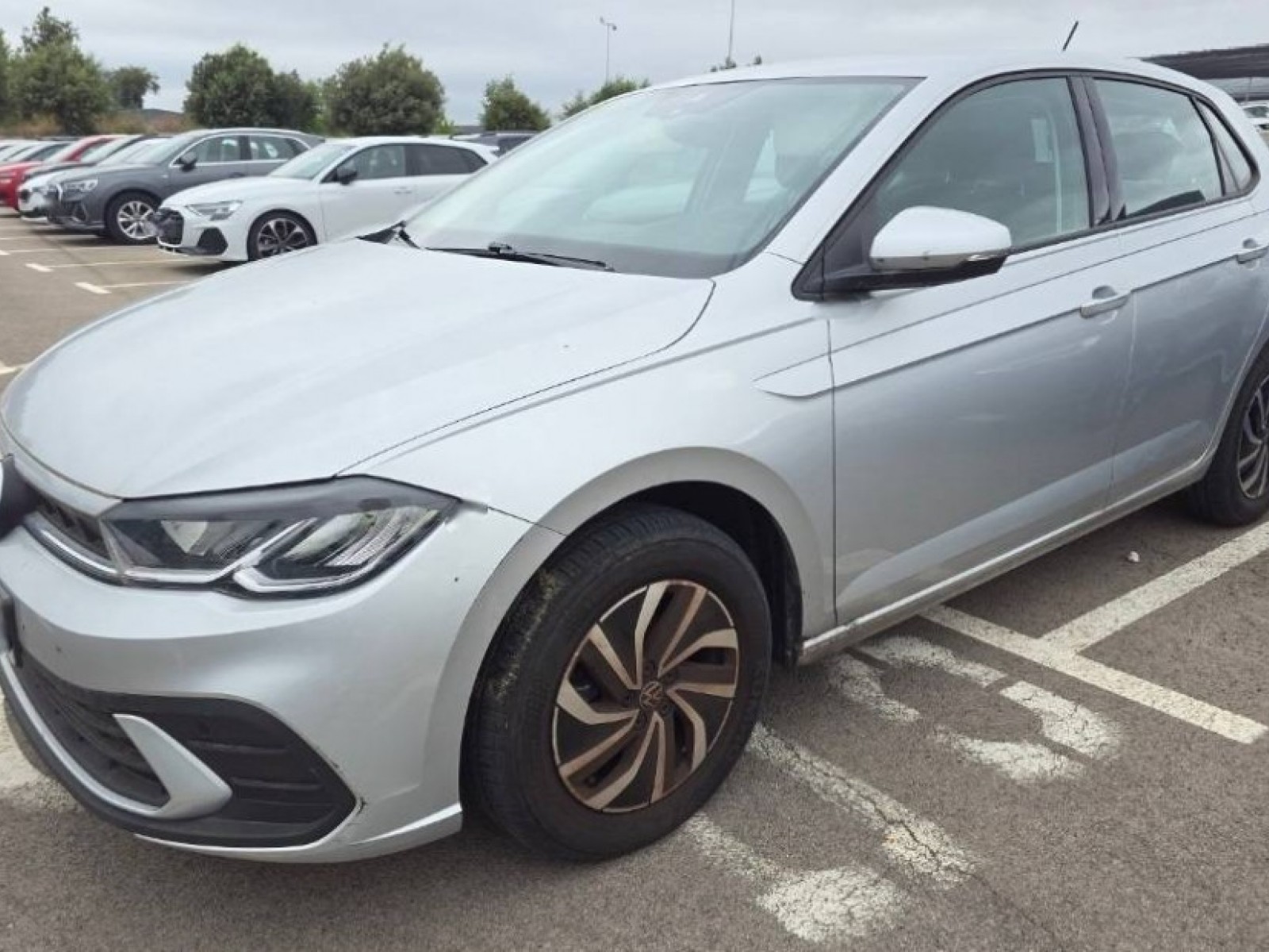 VOLKSWAGEN - POLO - #842797 - 40