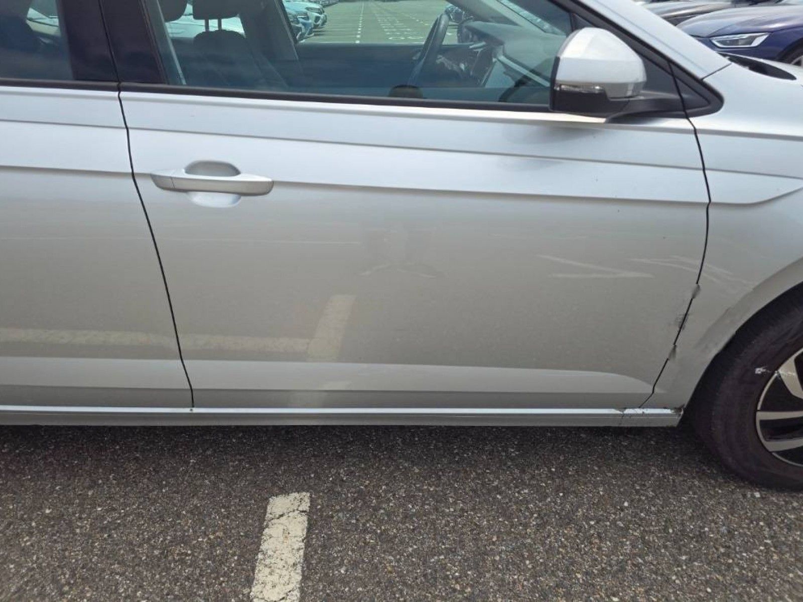 VOLKSWAGEN - POLO - #842796 - 26