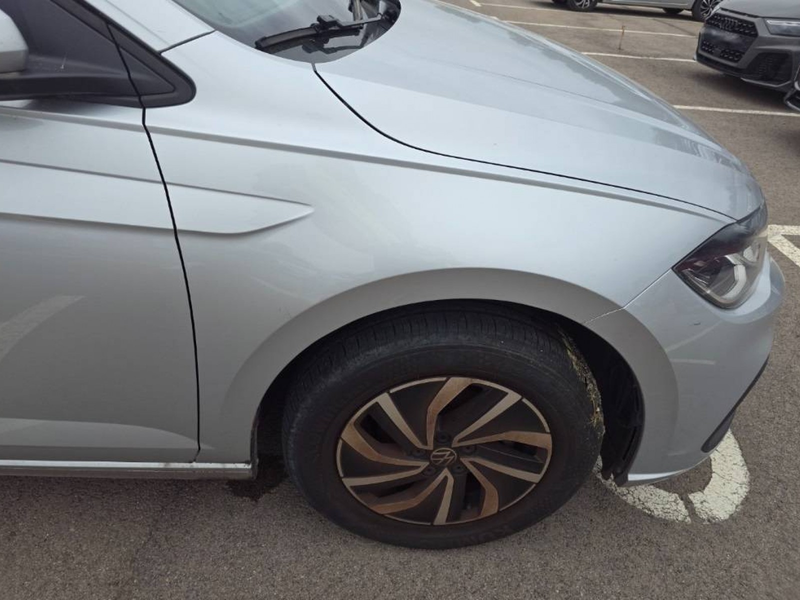 VOLKSWAGEN - POLO - #842797 - 26