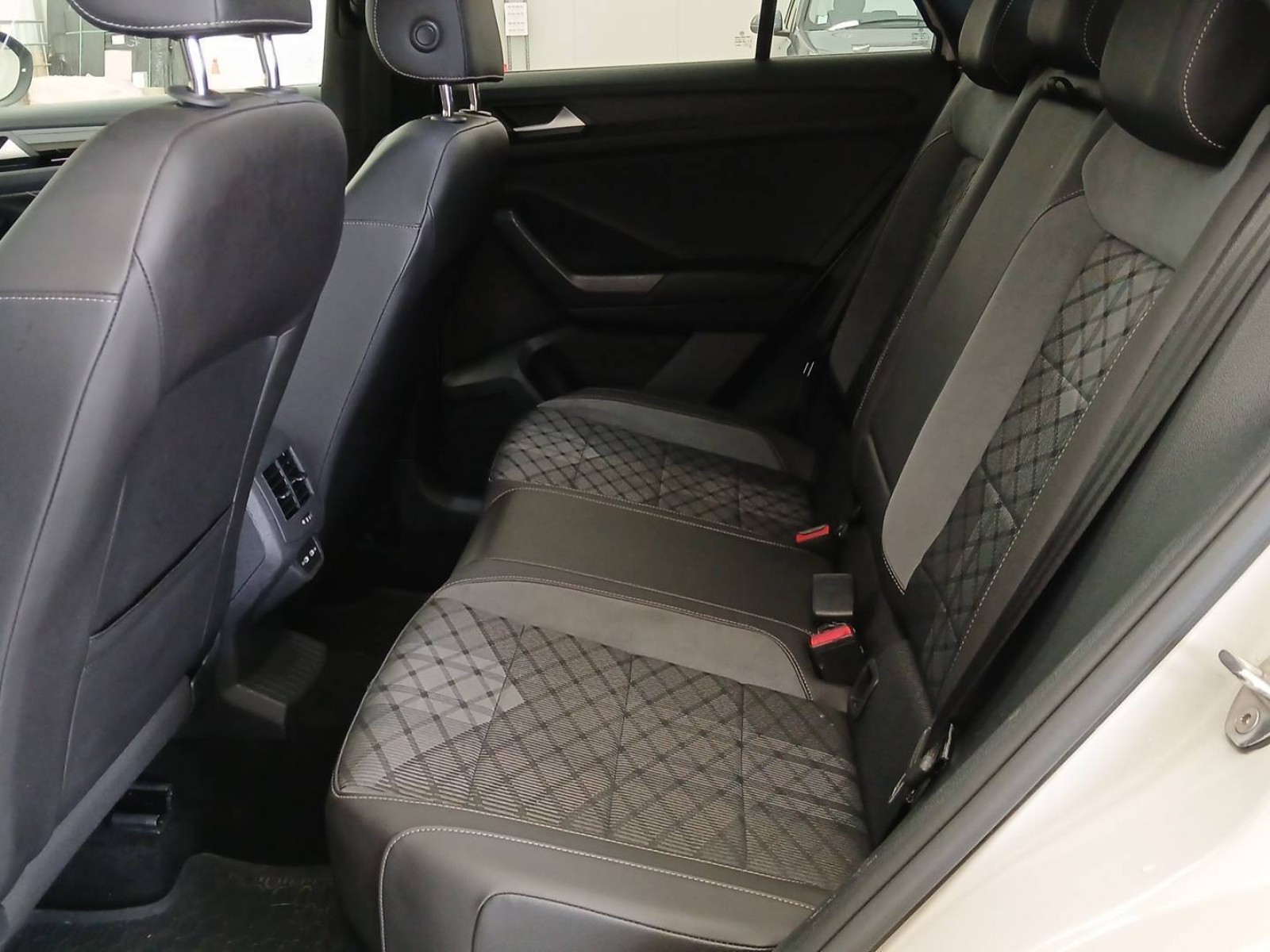 VOLKSWAGEN - T-ROC - #578277 - 8
