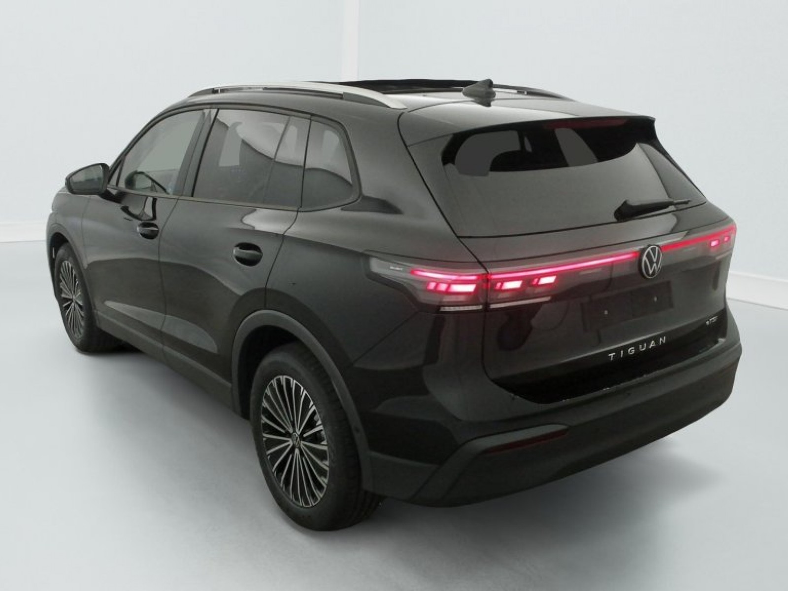 VOLKSWAGEN - TIGUAN NOUVEAU - #844697 - 4