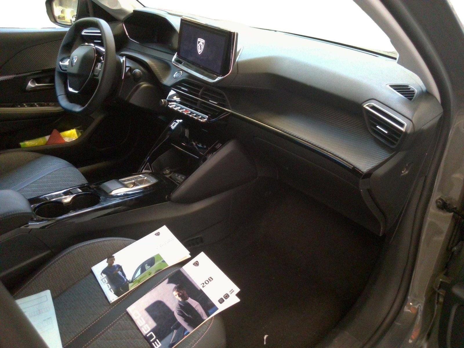 PEUGEOT - 208 - #845942 - 2
