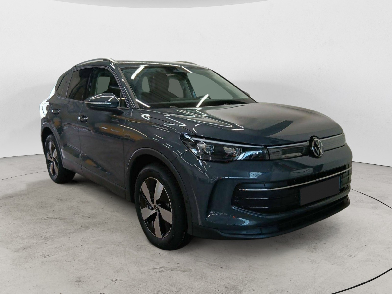 VOLKSWAGEN - TIGUAN - #843607 - 1