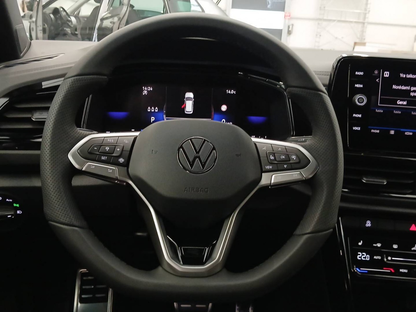 VOLKSWAGEN - T-ROC - #837755 - 15