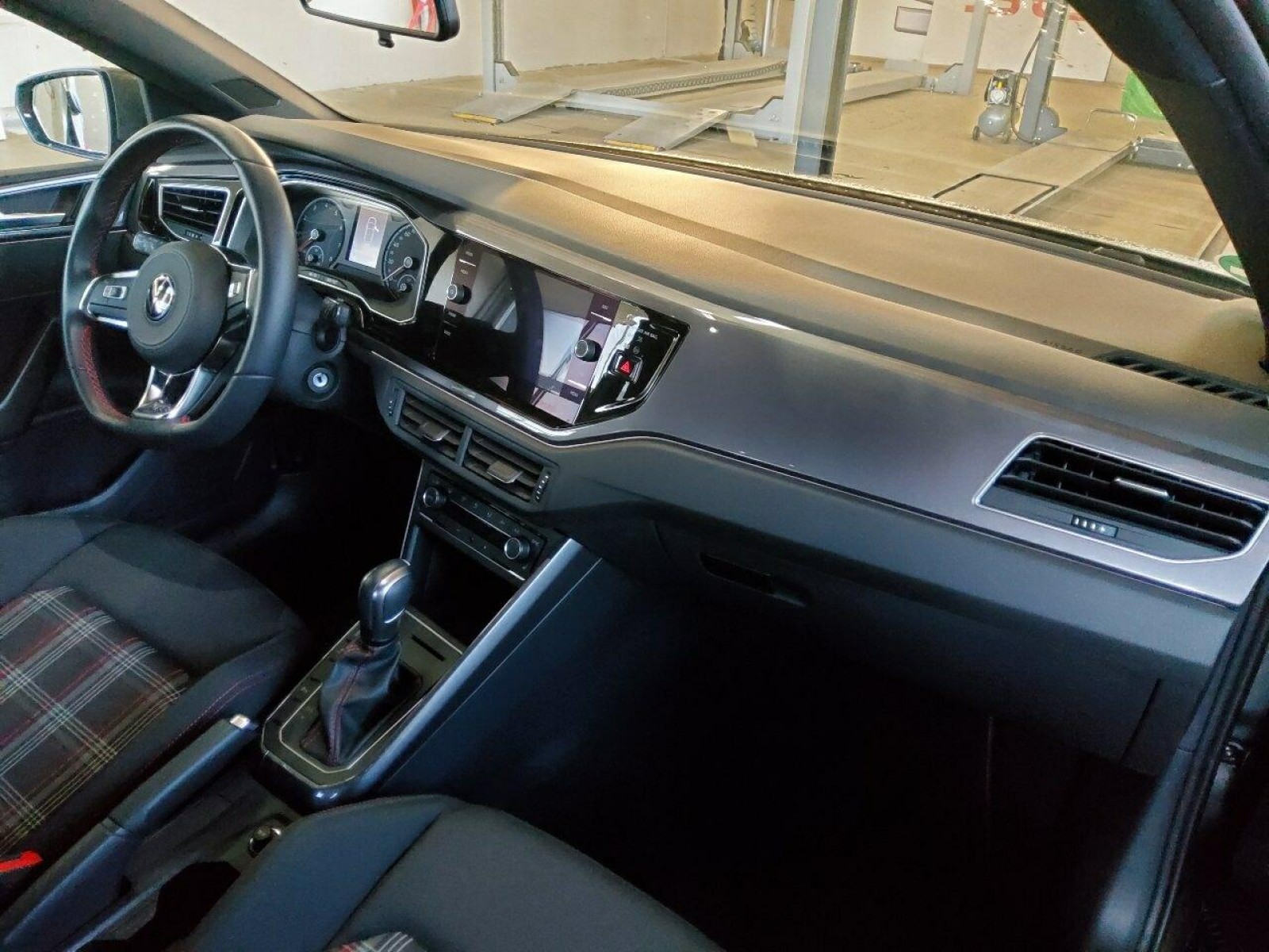 VOLKSWAGEN - POLO - #181978 - 1