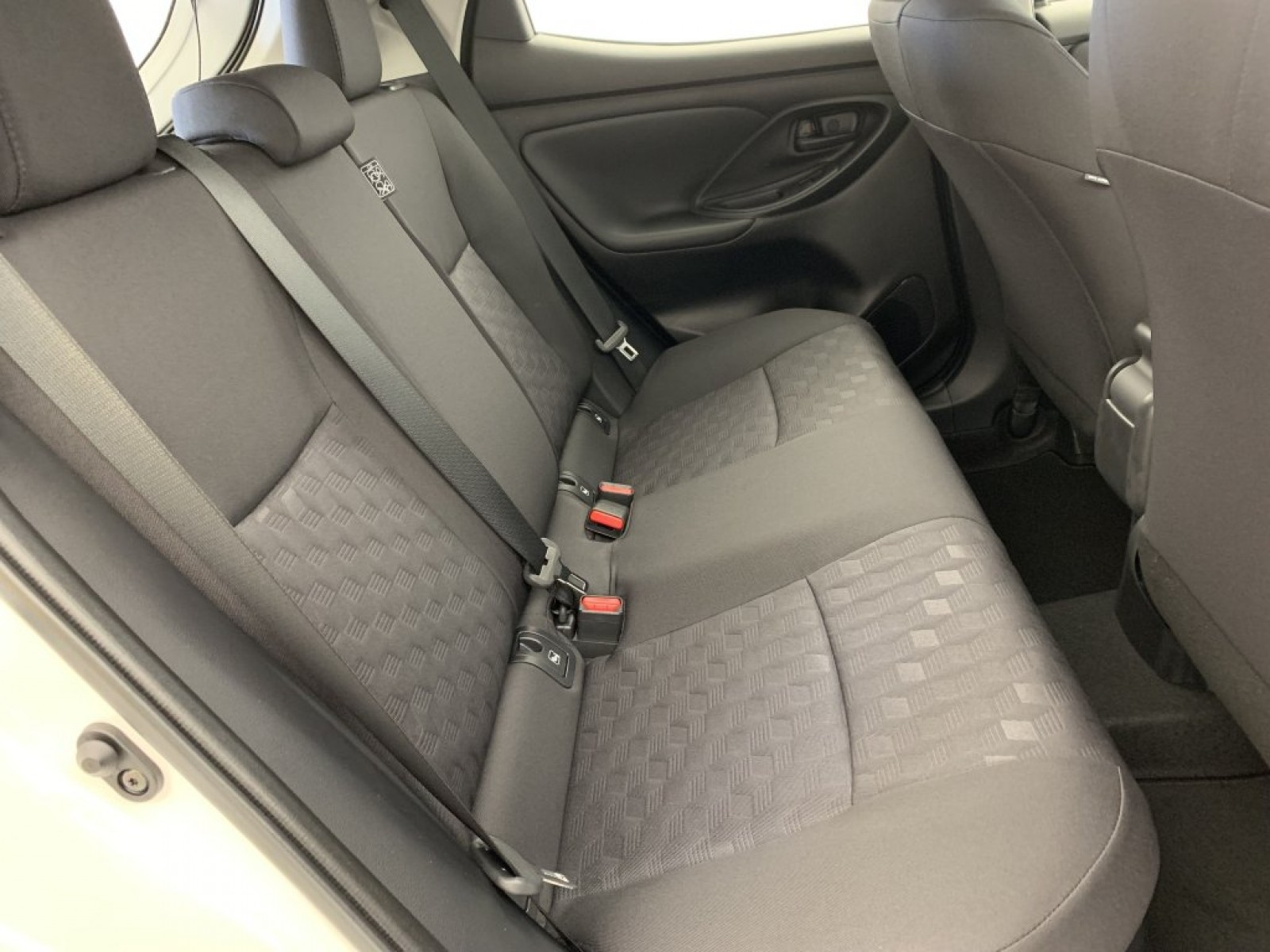 TOYOTA - YARIS HYBRIDE - #734222 - 28