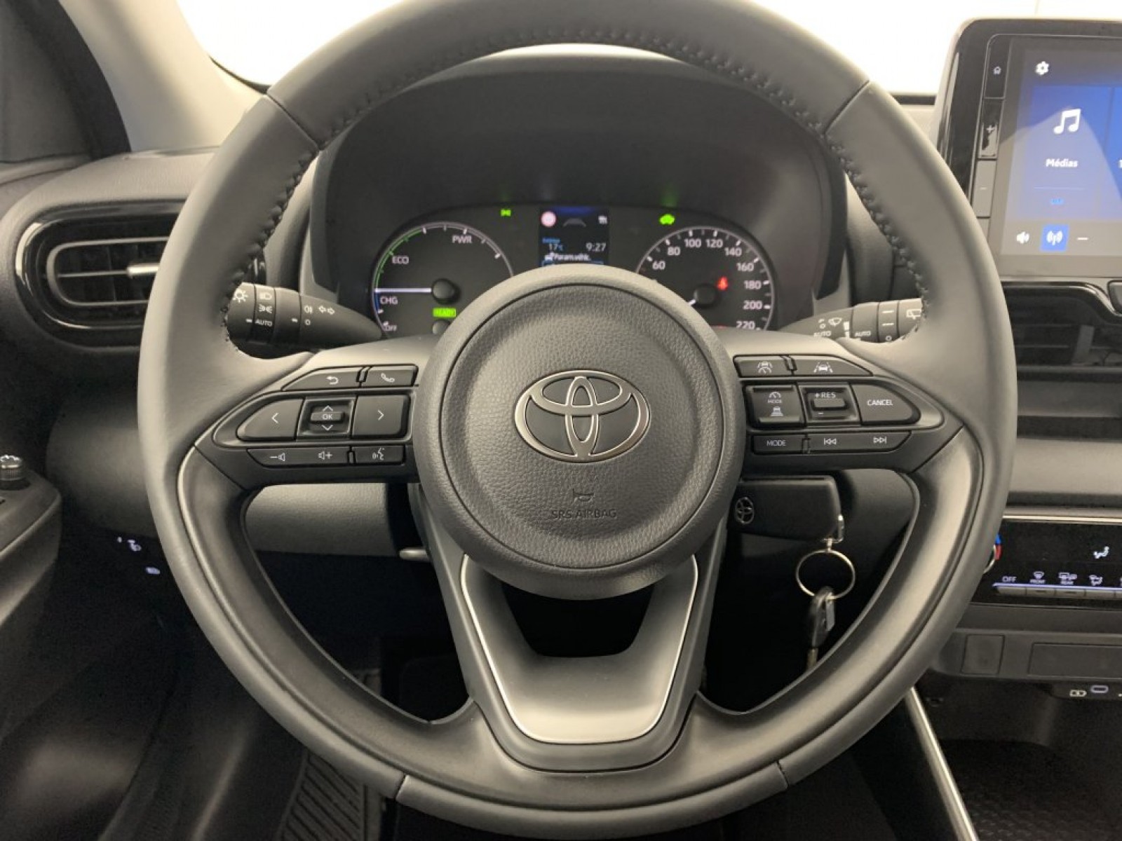 TOYOTA - YARIS HYBRIDE - #734222 - 34