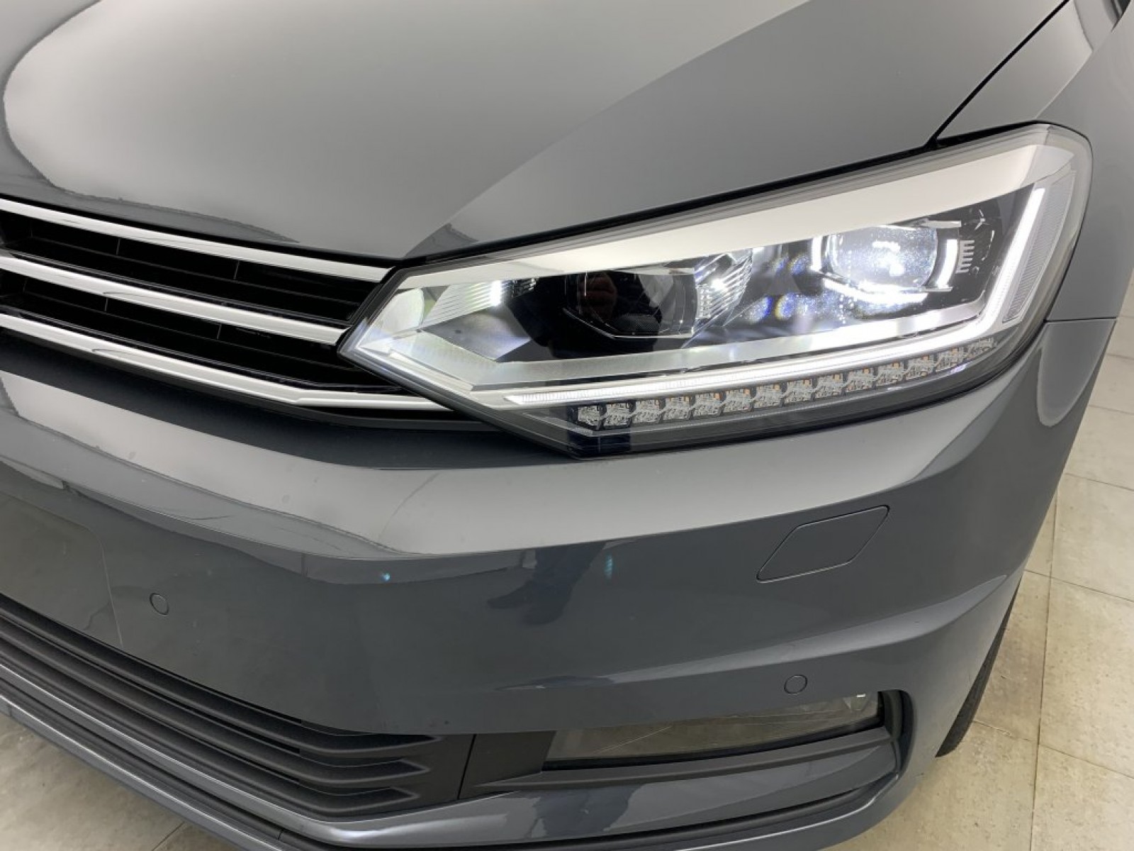 VOLKSWAGEN - Touran - #844834 - 24