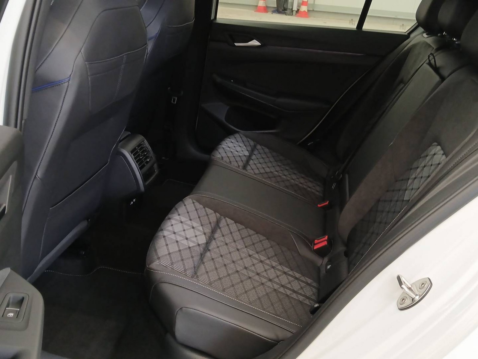 VOLKSWAGEN - GOLF - #625378 - 15