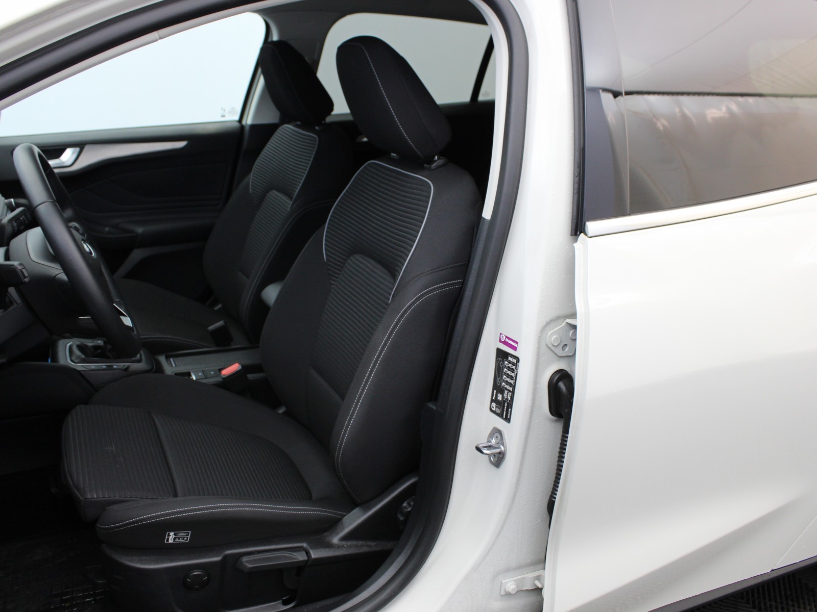 FORD - FOCUS SW - #181730 - 7