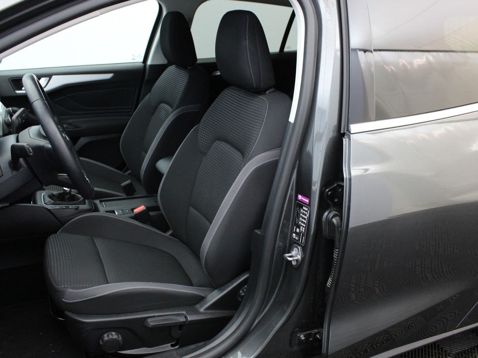 FORD - FOCUS SW - #181729 - 7