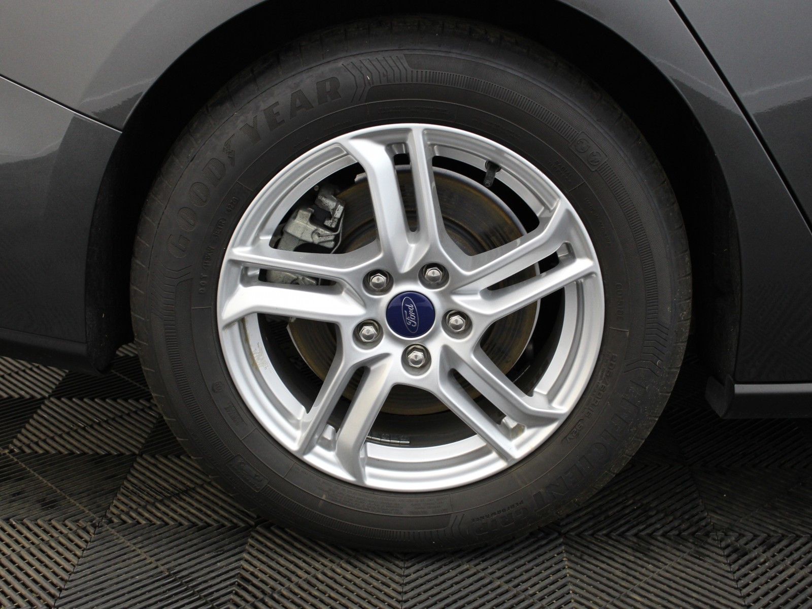 FORD - FOCUS SW - #181729 - 6