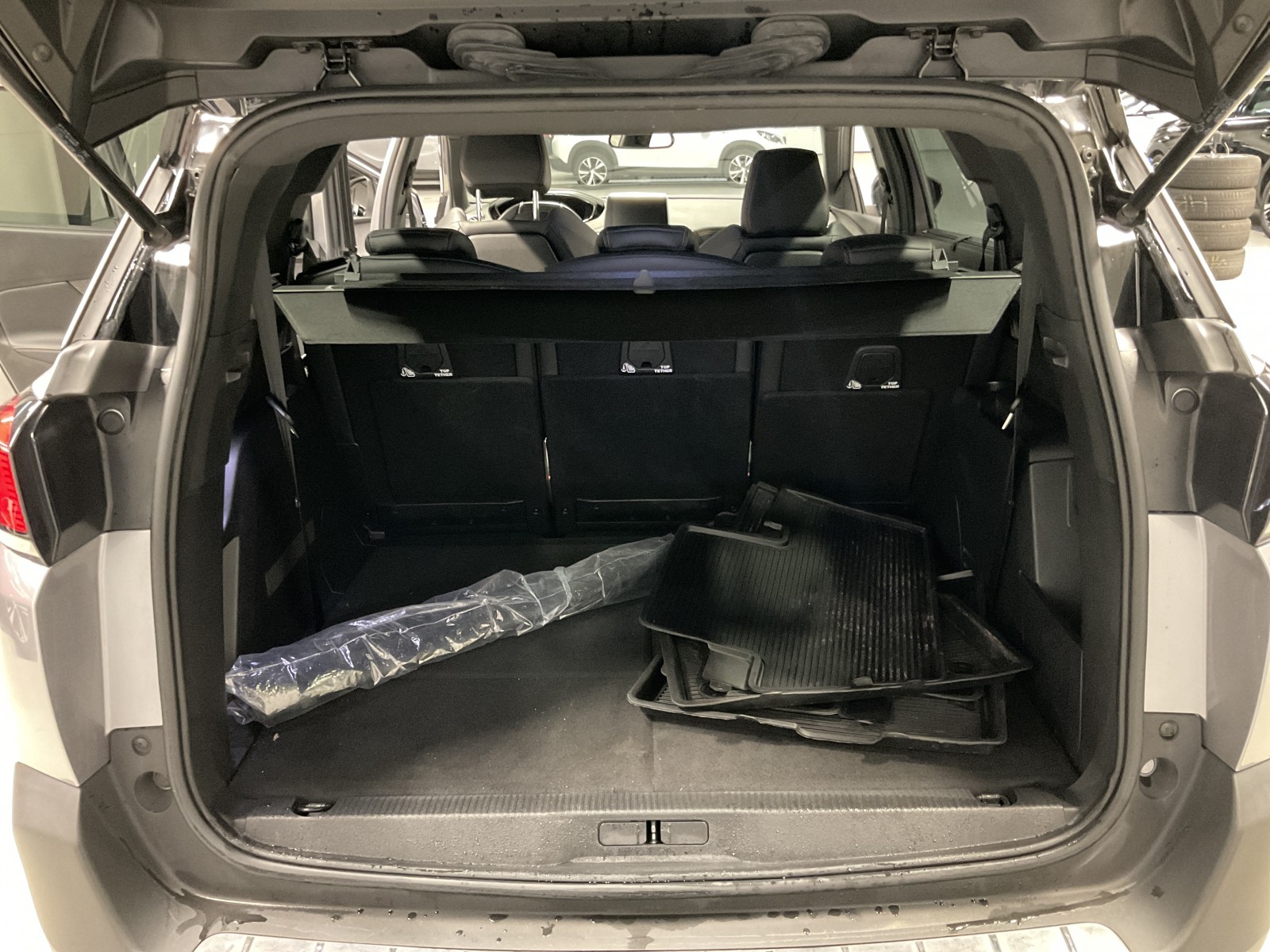 PEUGEOT - 5008 - #182077 - 14