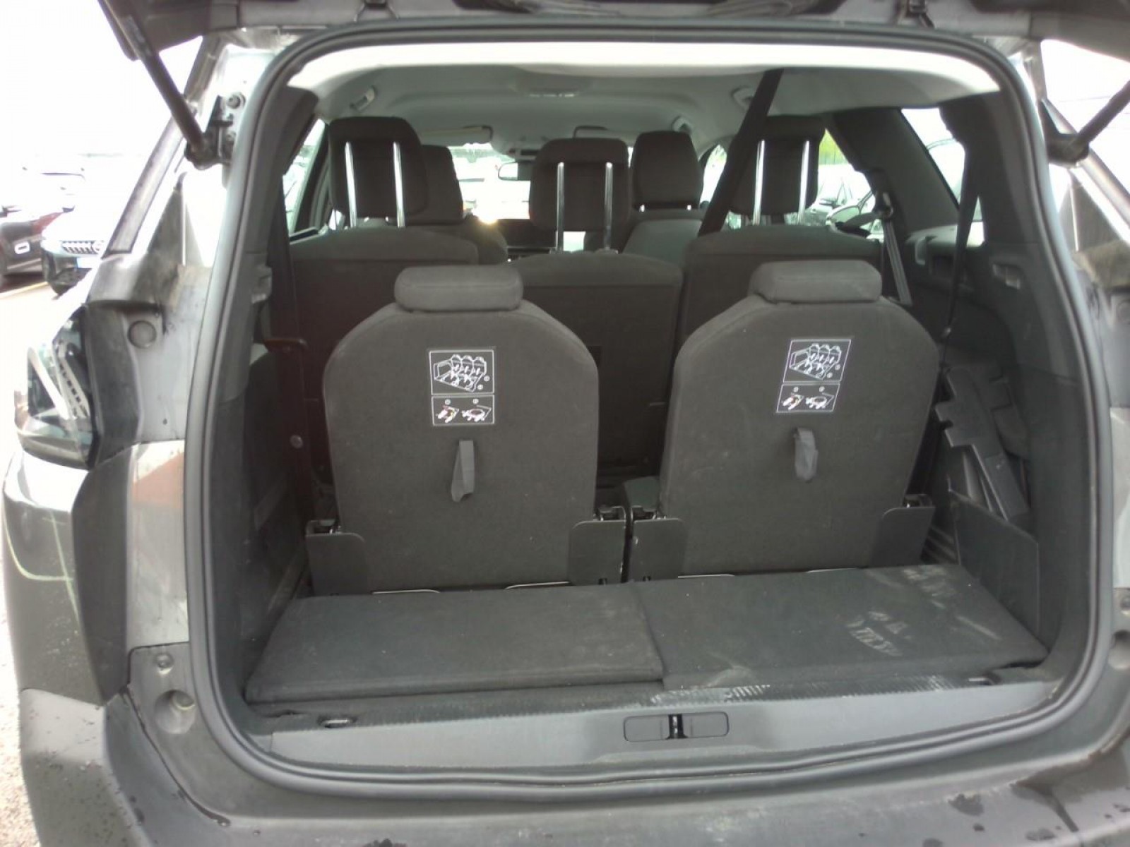 PEUGEOT - 5008 - #182085 - 2