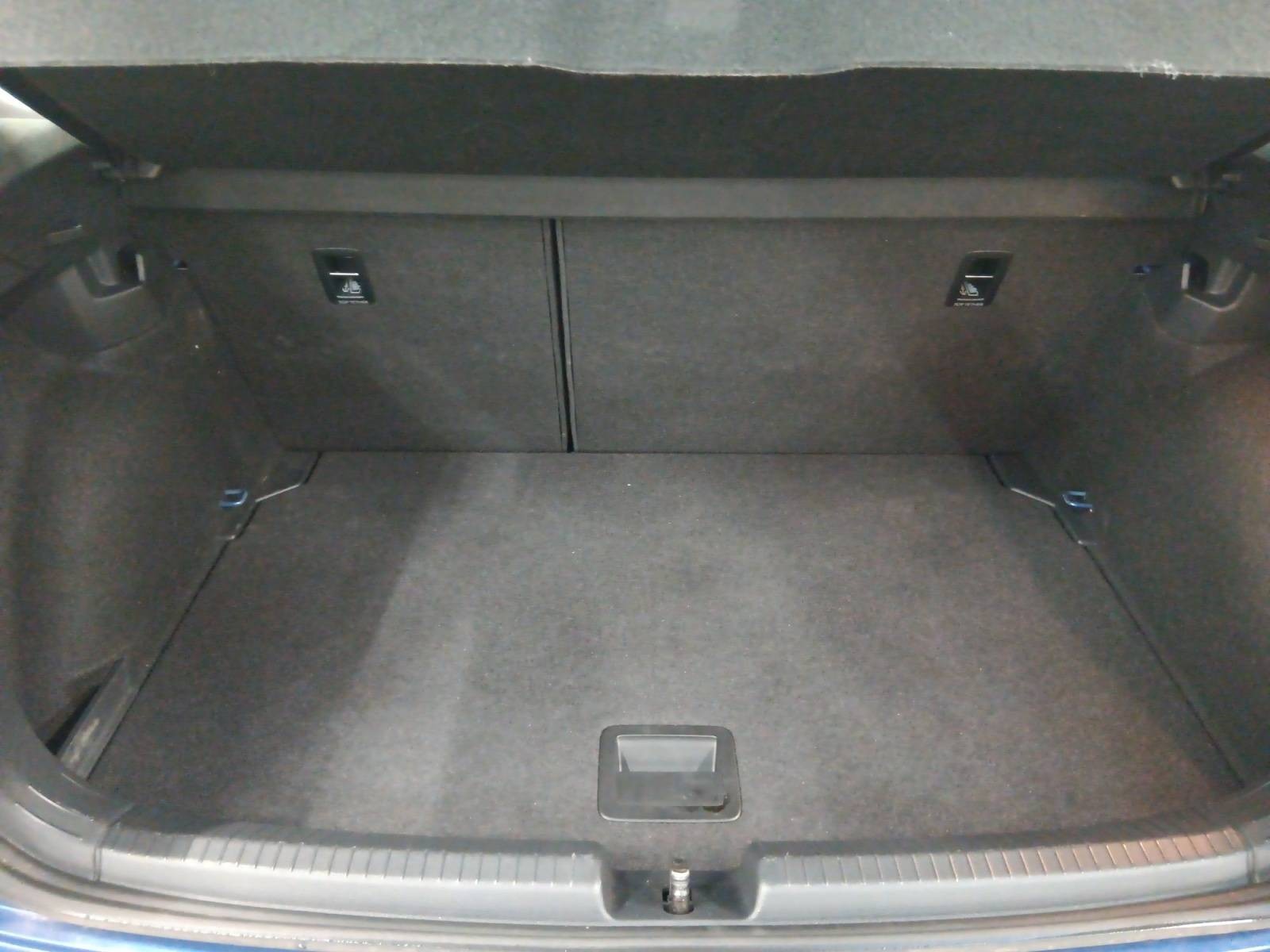 VOLKSWAGEN - POLO - #842755 - 15