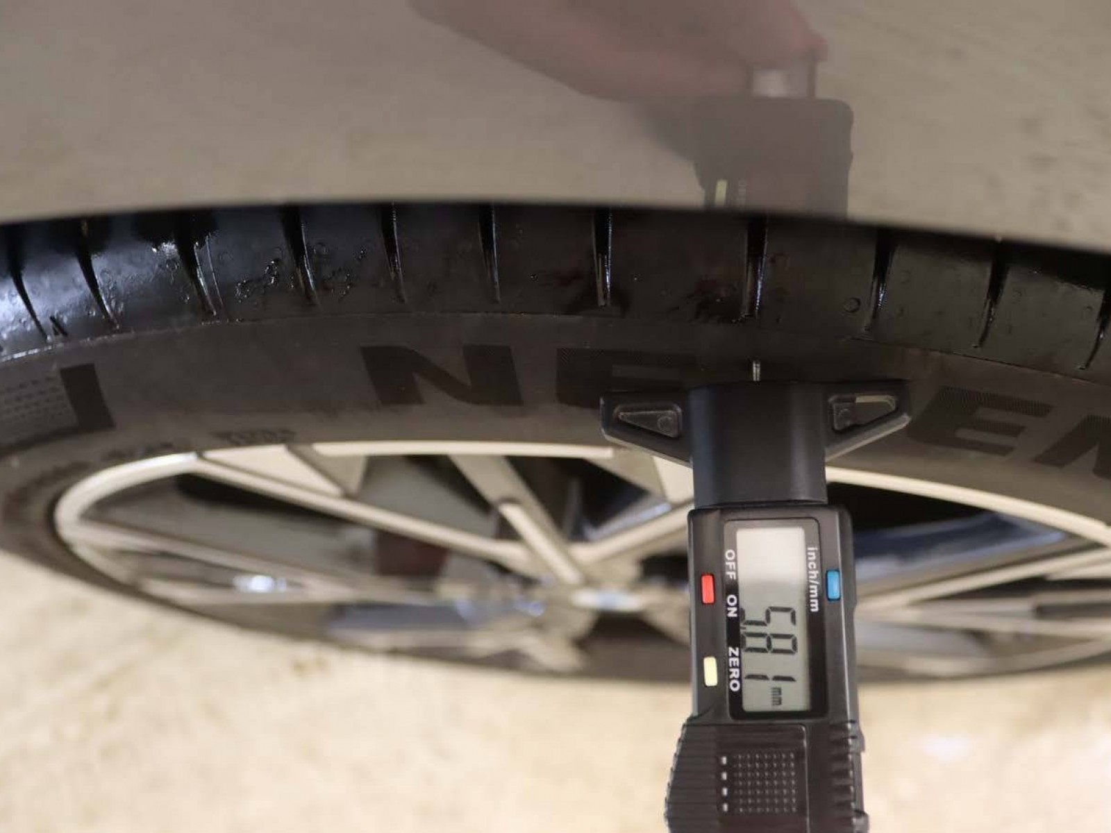 BMW - SERIE 1 F70 - #850096 - 33