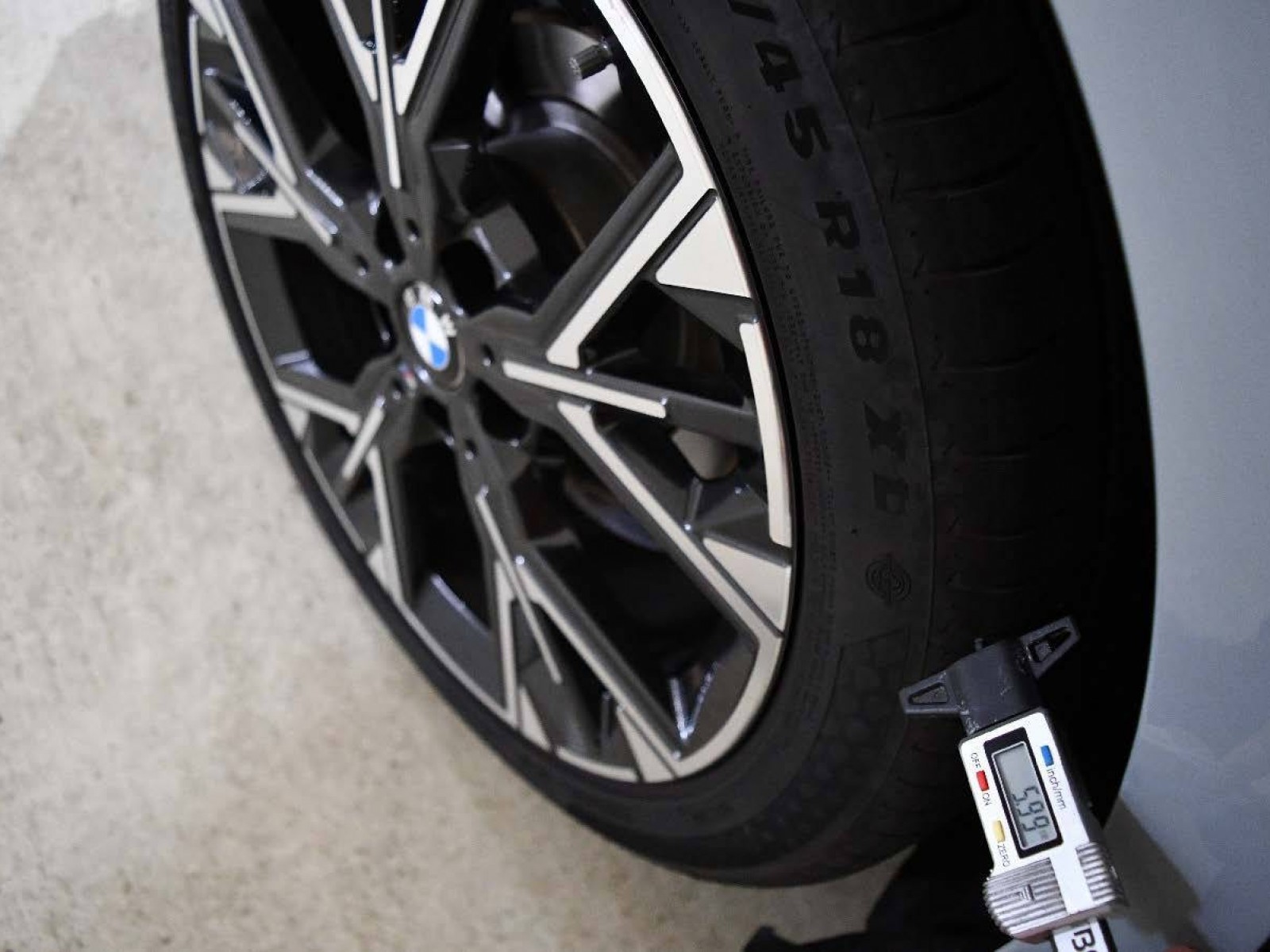 BMW - SERIE 1 F70 - #850095 - 16