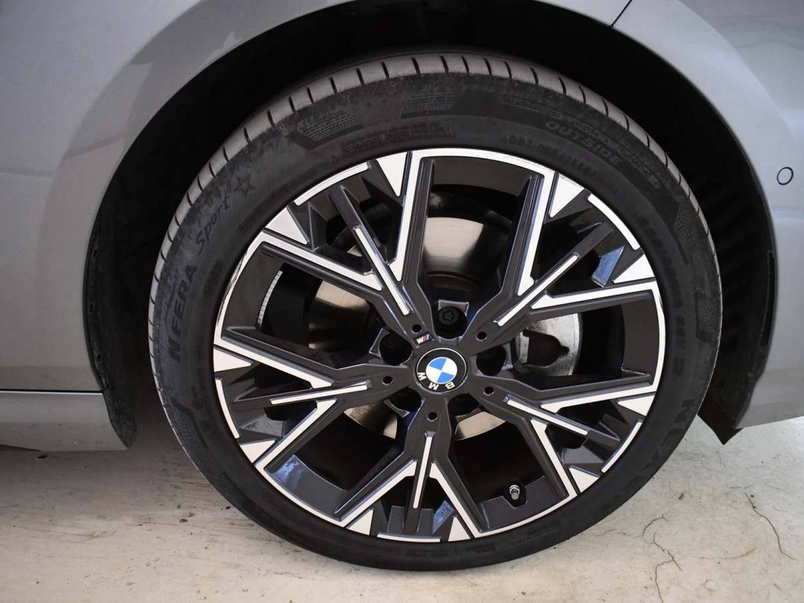 BMW - SERIE 1 F70 - #850094 - 14