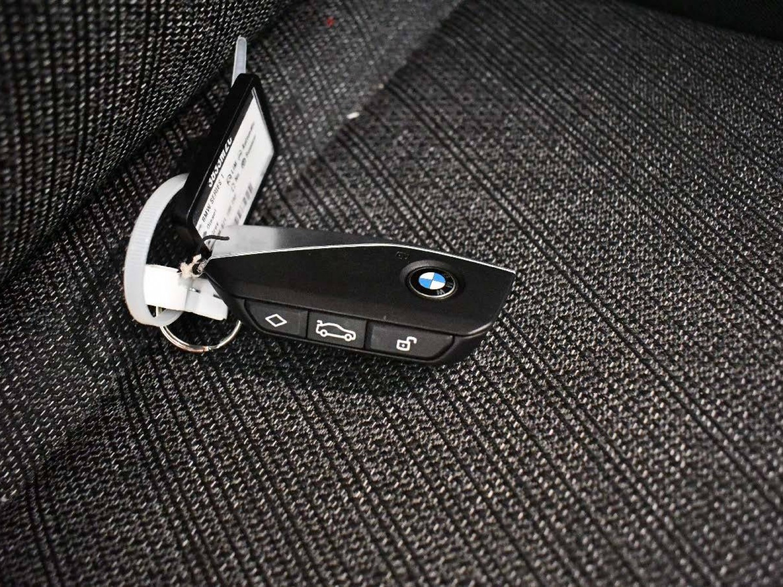 BMW - SERIE 1 F70 - #850092 - 11