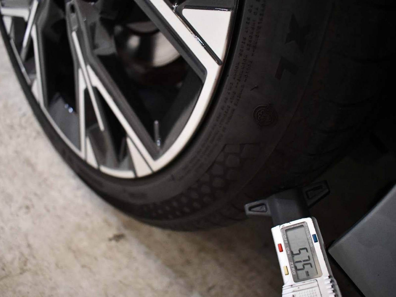 BMW - SERIE 1 F70 - #850092 - 27