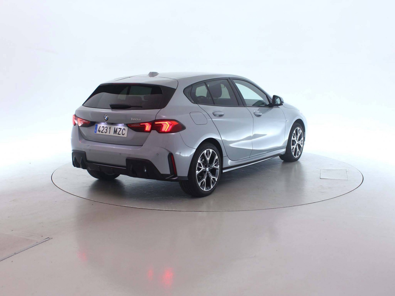 BMW - SERIE 1 F70 - #850074 - 4