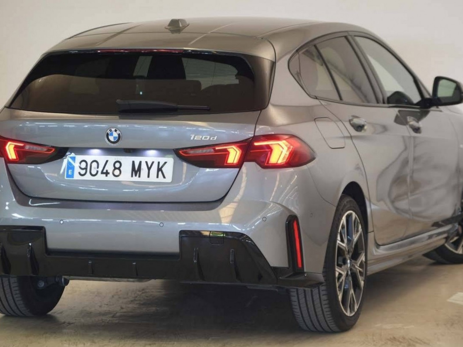 BMW - SERIE 1 F70 - #850093 - 42