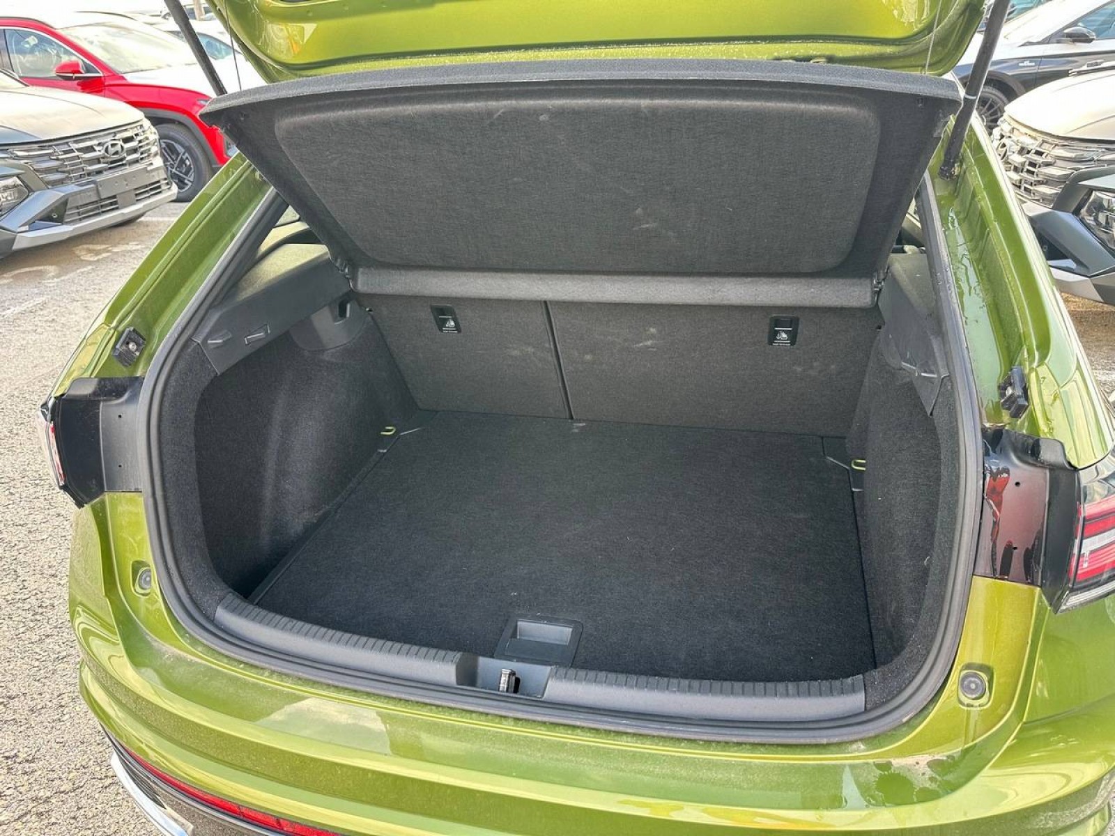 VOLKSWAGEN - TAIGO - #851037 - 10