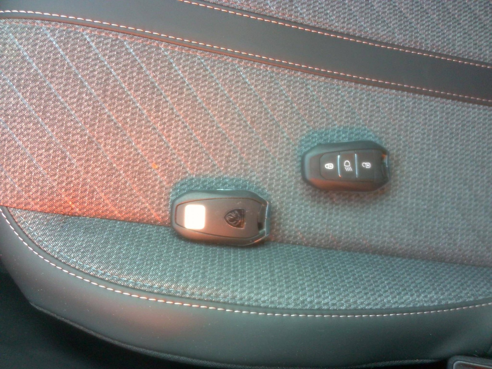 PEUGEOT - 2008 - #851340 - 4