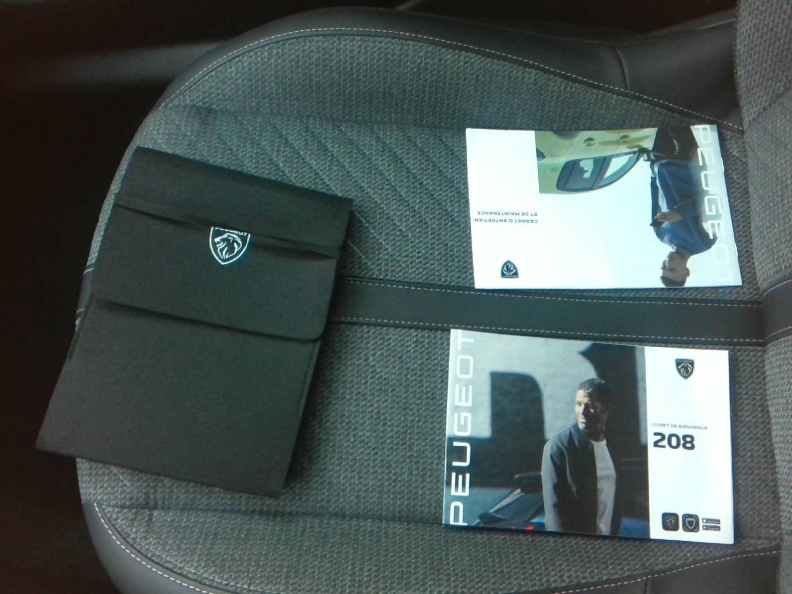 PEUGEOT - 208 - #851368 - 5