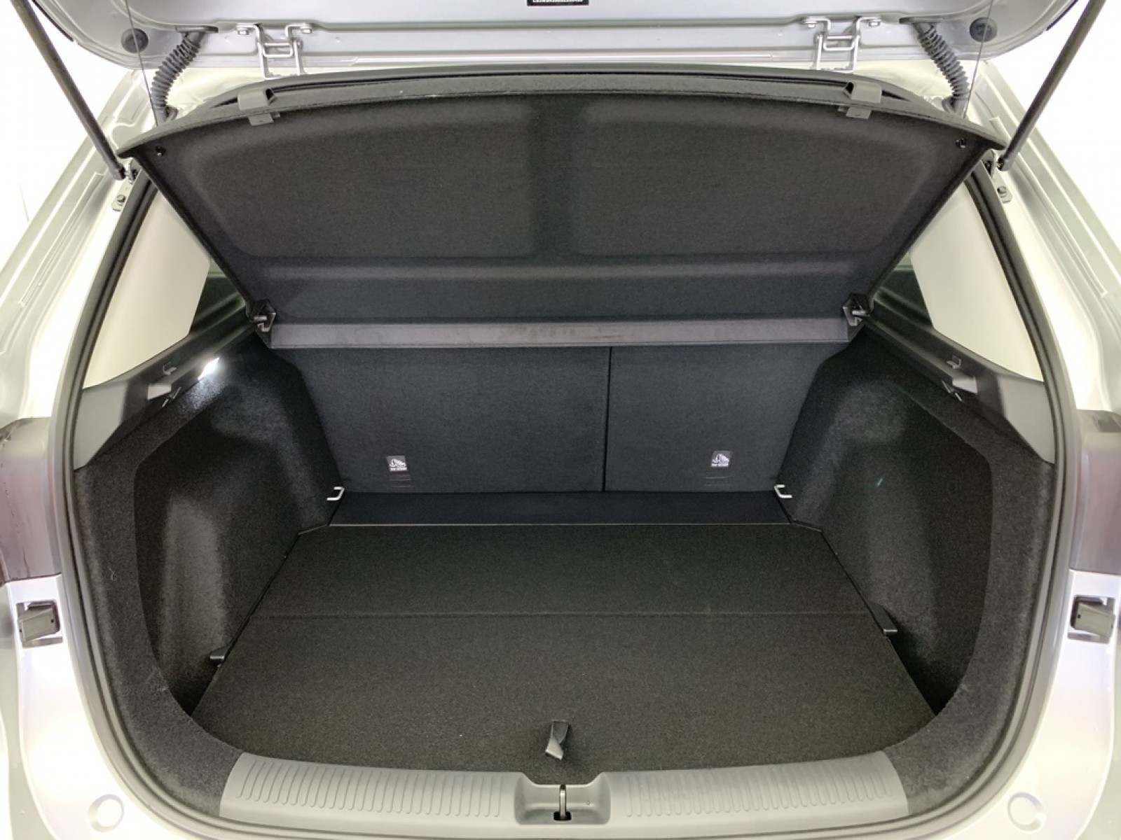 MG - ZS - #850675 - 10