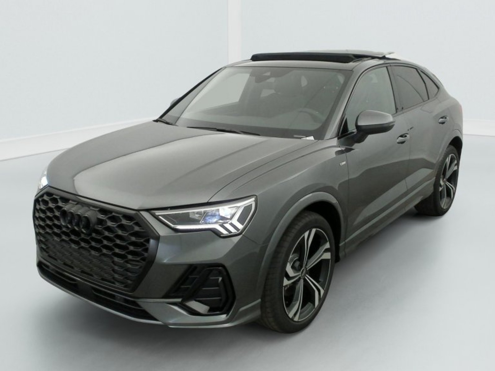 AUDI - Q3 Sportback - #848789 - 3