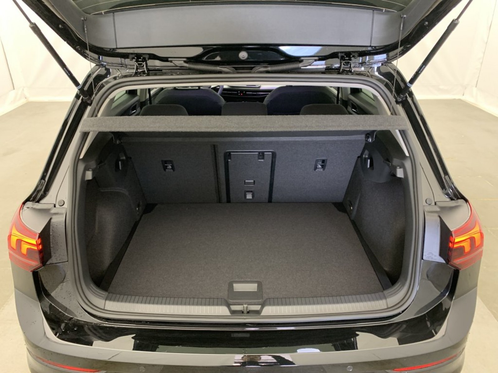 VOLKSWAGEN - GOLF 8 - #844785 - 24