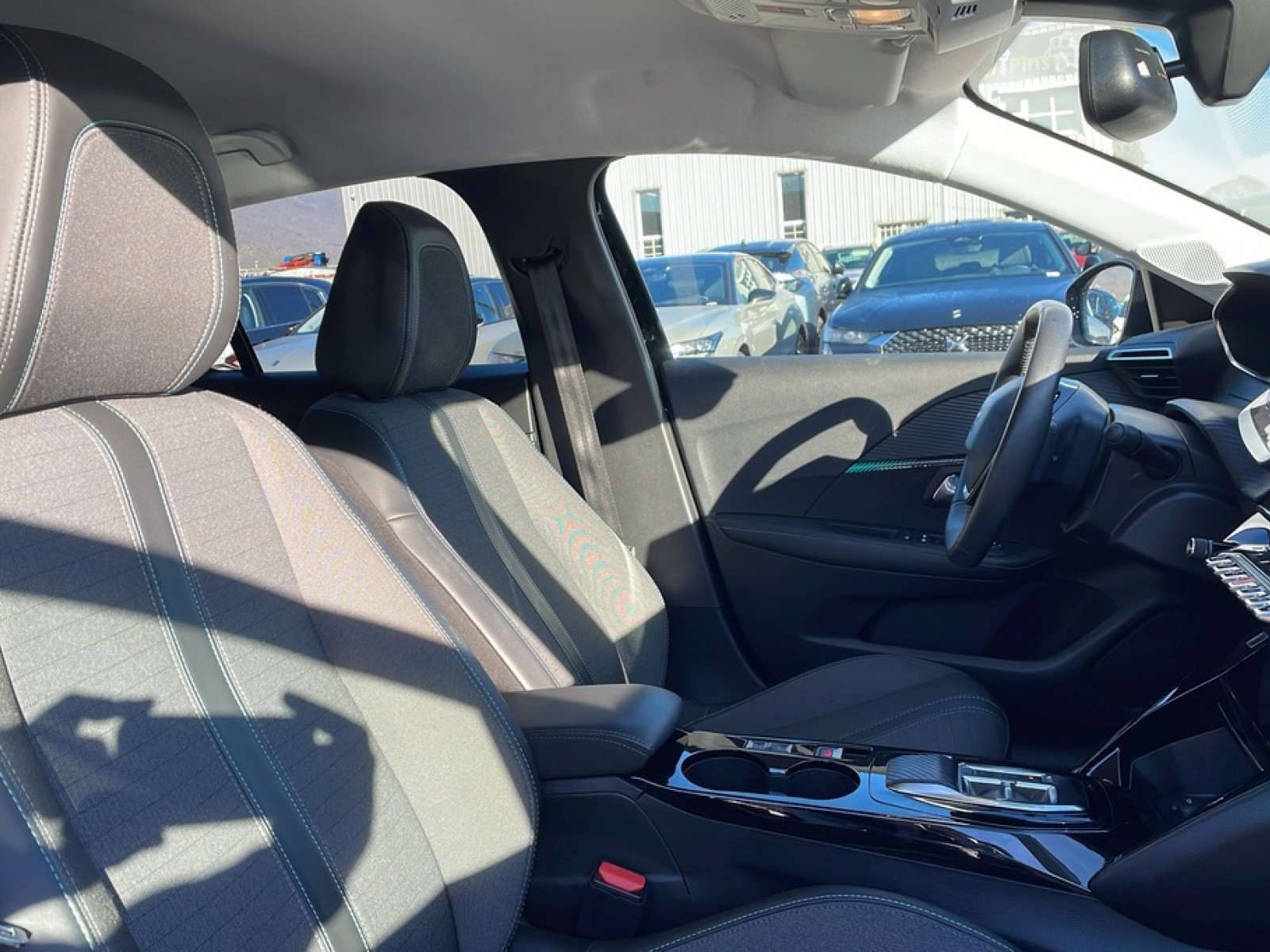 PEUGEOT - 208 ELECTRIQUE - #848973 - 8