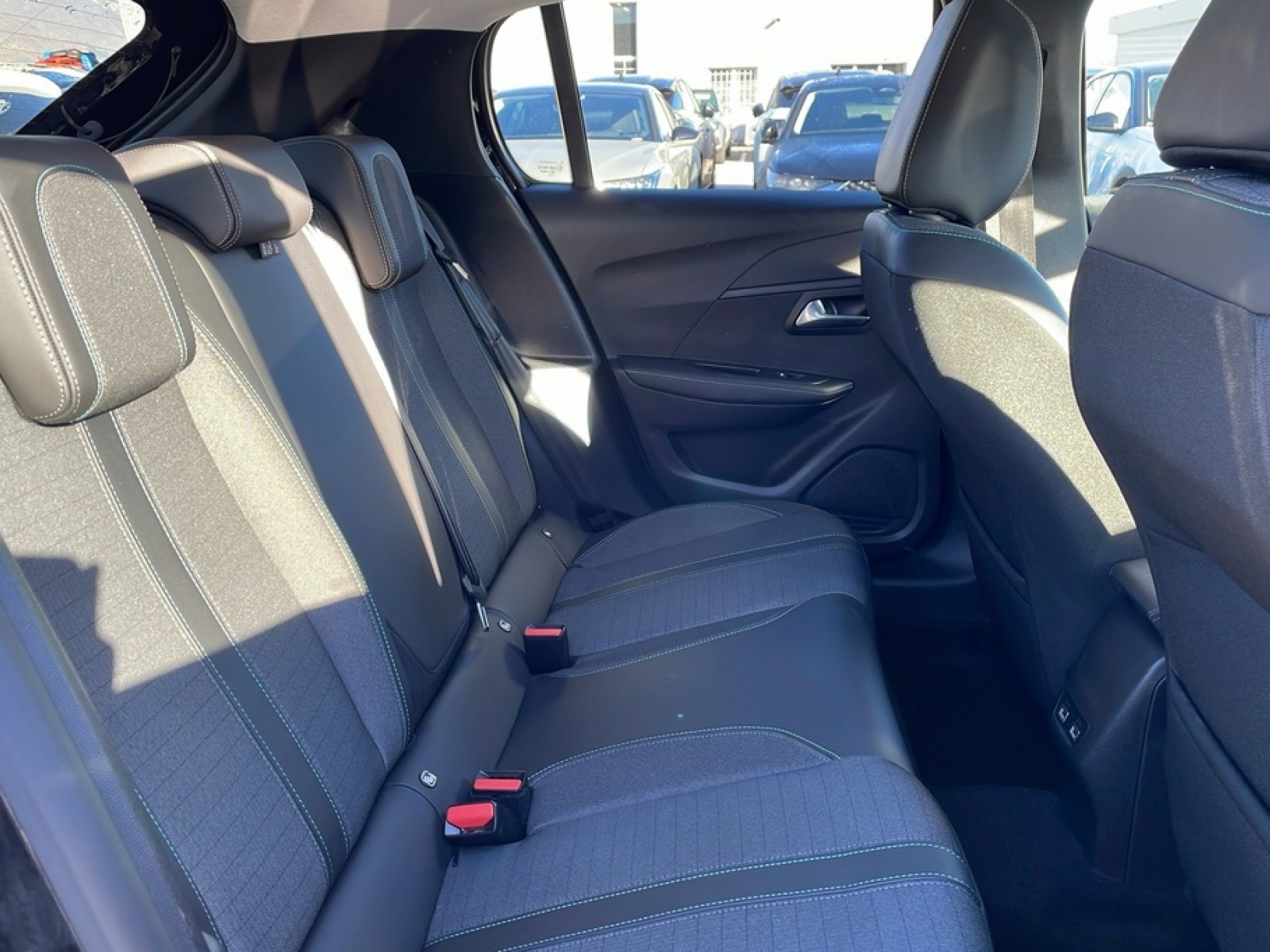 PEUGEOT - 208 ELECTRIQUE - #848973 - 9