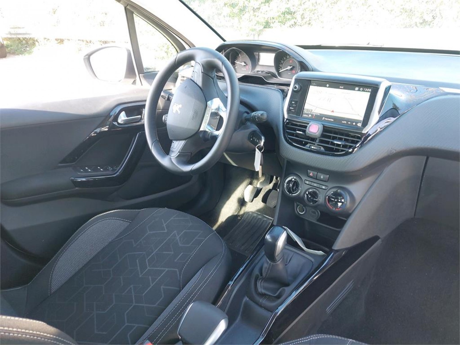 PEUGEOT - 2008 BUSINESS - #182116 - 1