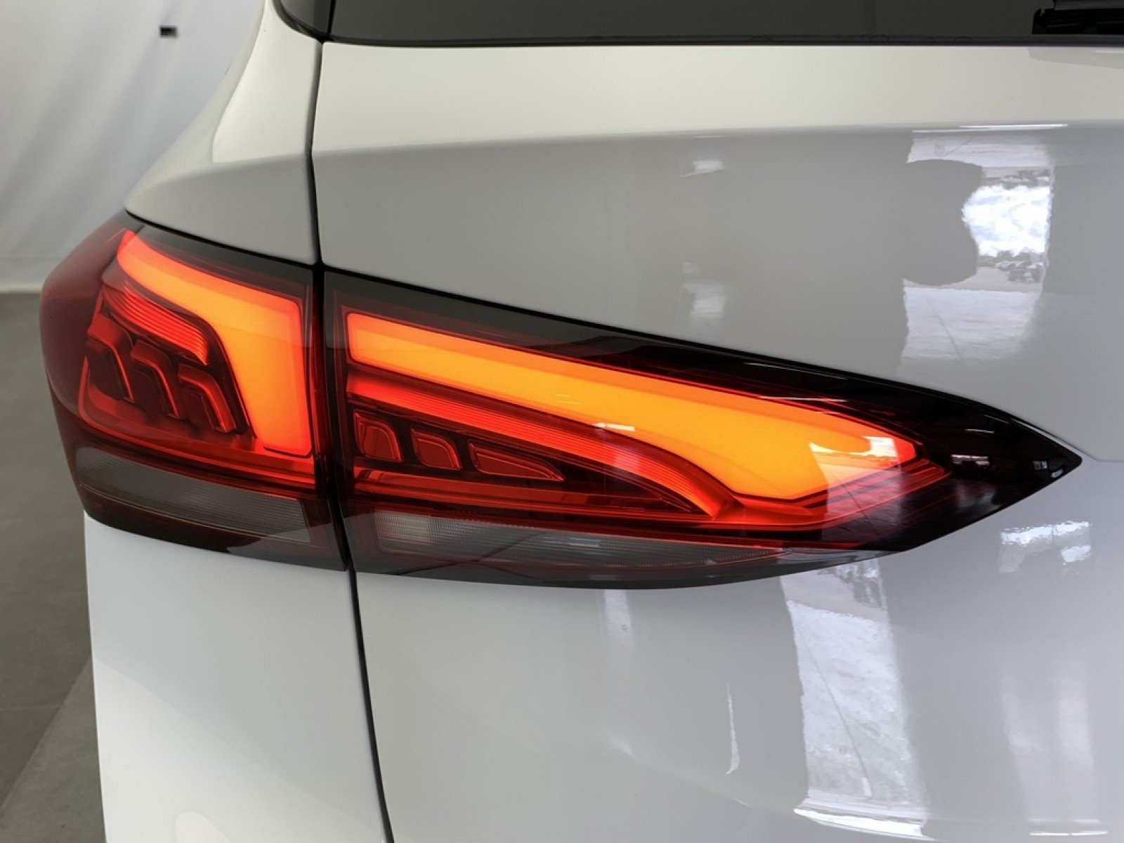 MG - ZS - #853630 - 11