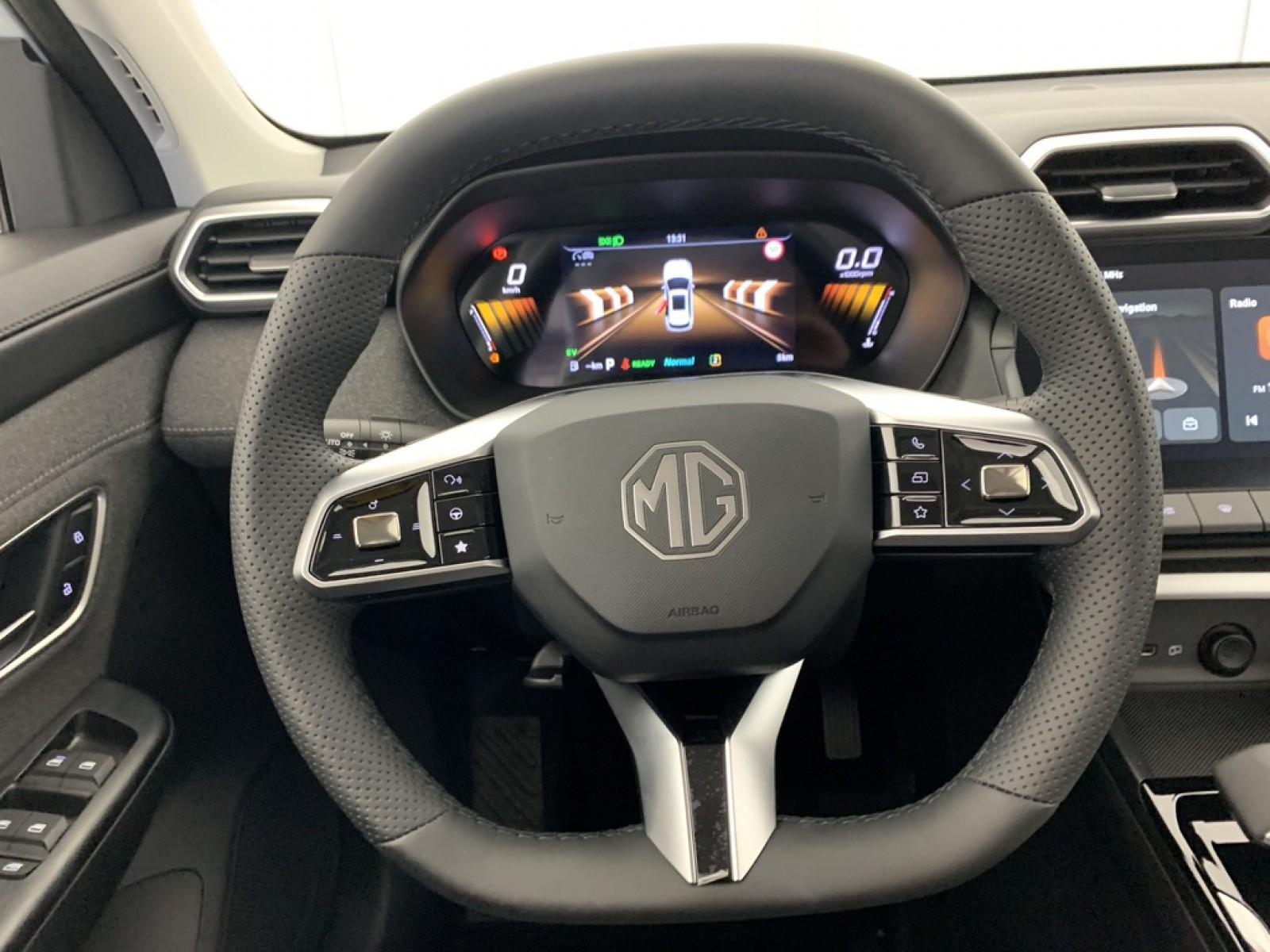 MG - ZS - #853630 - 14