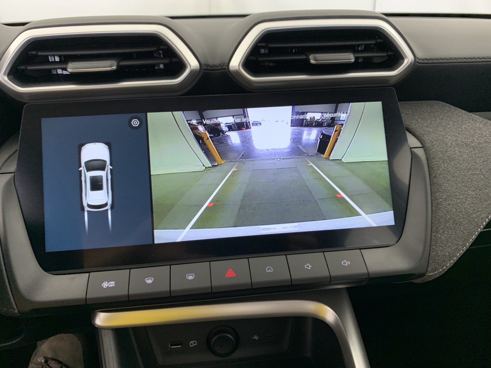 MG - ZS - #853630 - 16