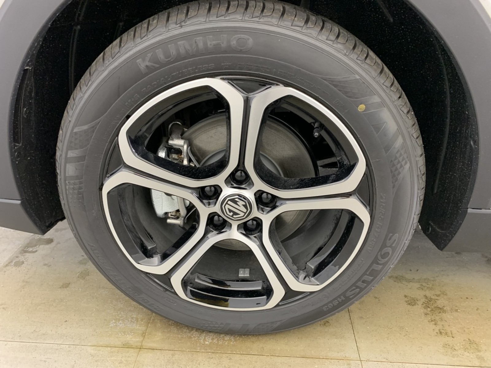 MG - ZS - #853630 - 20