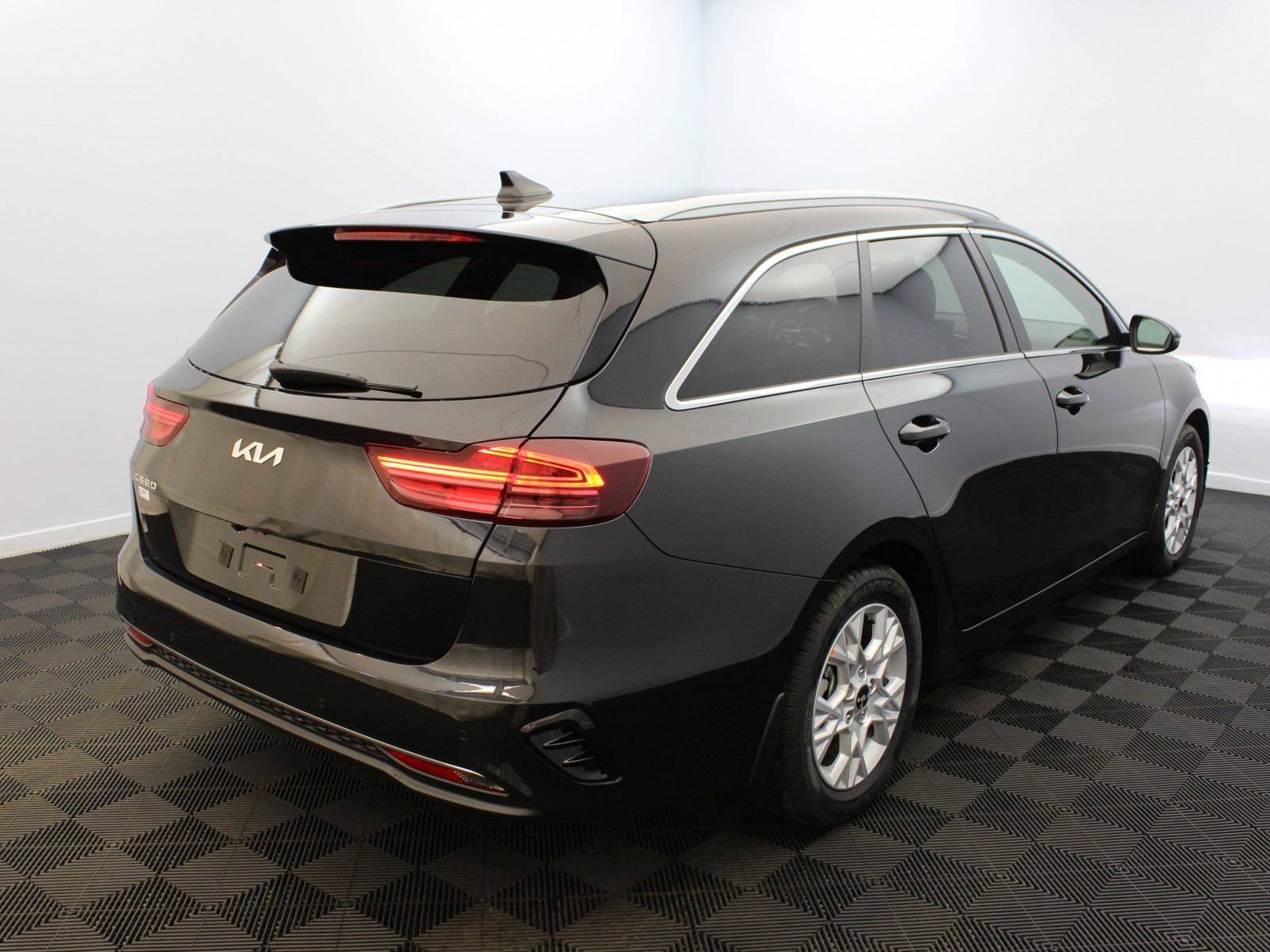 KIA - CEED SW MY21 - #181899 - 3