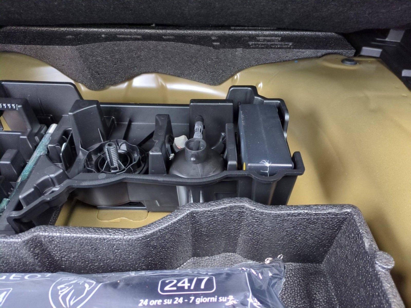 PEUGEOT - 2008 - #854020 - 6